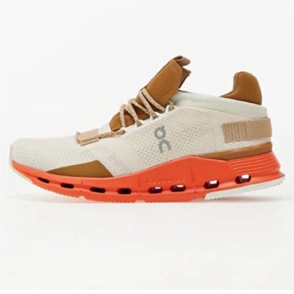 ISO ⭐️⭐️On cloud cloudnova sneaker in pearl/ flame! Size 8!
